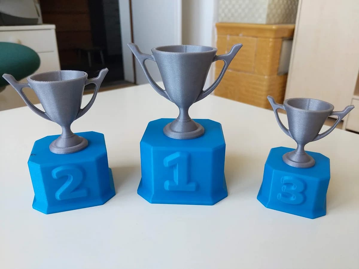 Podio de trofeos pequeños